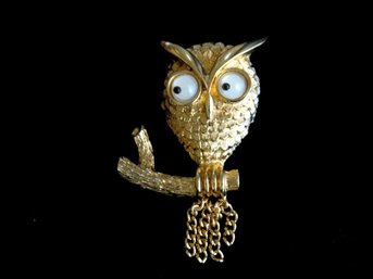 Classic Gold Tone AVON Googly Eyes Owl Brooch