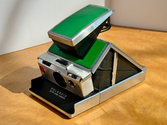 Polaroid SX-70 Land Camera With Green Casing