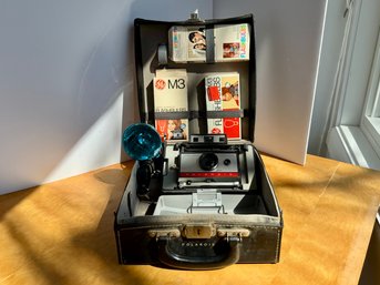 Polaroid Automatic 220 Land Camera In Original Case With Original Flash & Bulbs