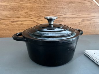 Cast Iron Dutch Oven 9' Good Conditon Black