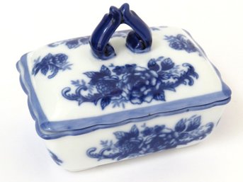 Vintage Cracker Barrel Blue And White Porcelain Floral Trinket Box