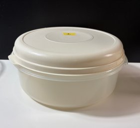 Round Rubbermaid Storage Container (#1)