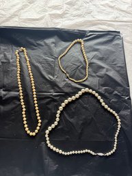 Group Of 3 Necklaces With Pearls