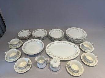 40 Piece China Set Service For 6