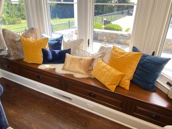 Fabulous Large Lot Of 11 Pillows And Small Simulated White Polar Bear Style Rug - Look Underneath Pillows