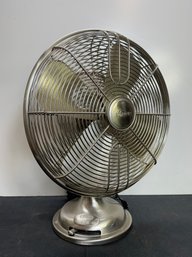 Hunter Retro-style Oscillating Table Fan