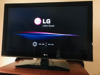 LG 37' 1080p HDTV With Swivel Base & Remote