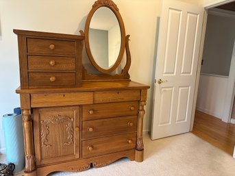 Beautiful Vaughan Bassett Dresser In Oak