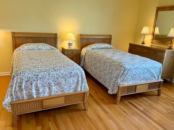 Antique 1920s Set Of Neoclassical Adams Inspired Twin Beds With Bedding