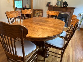 Oak Dining Table With Gorgeous Pedestal Base And 6 Chairs
