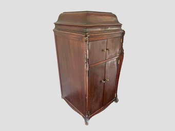 Victor Talking Machine Co. Mahogany Victrola Phonograph Cabinet Plus Records C. 1915 - 1925