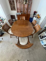 Old Colony Furniture Dining Table Set With 6 Chairs