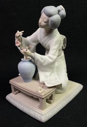 Vintage Lladro Porcelain Figurine