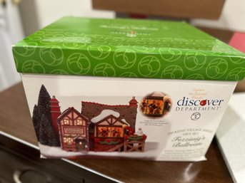 Dept. 56 Dickens Village Series Gift Set  IN BOX   Introduced May 2000 Retired December 2000