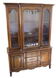 Thomasville Dining Room Hutch Or China Closet In Walnut