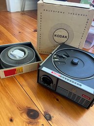 Kodak Carousel Slide Projector Model 550 In Original Box