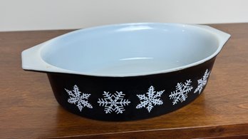 Rare Pyrex Matte Black Snowflake 2.5 Qt Oval Casserole Dish