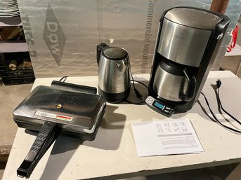 Lot Of Small Kitchen Electrics