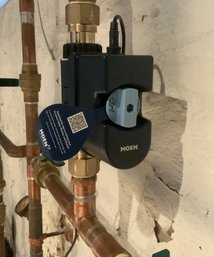 A Moen Smart Water Monitor & Shutoff Sensor