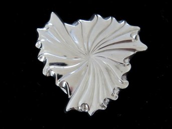 Vintage Jeri Lou Silver Tone Abstract Design Scarf Clip