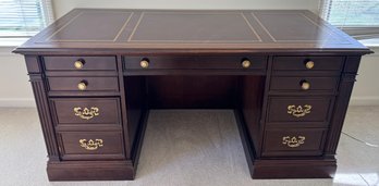 Sligh Furniture Leather Clad Executives Knee Hole Desk
