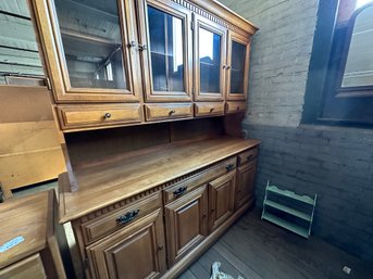 Nice Two Piece Hutch