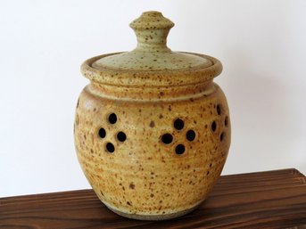Studio Art Pottery Breathable Garlic Keeper With  Lid - Shp