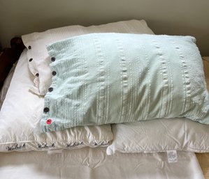 Lot Of 4 Pillows