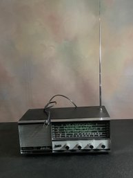 Hallicrafters S-214 AM/FM Radio