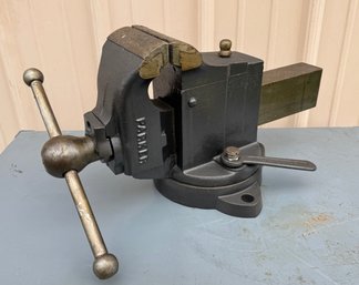 Restored Chas. Parker Co. Bench Vise Model 272 (r2)