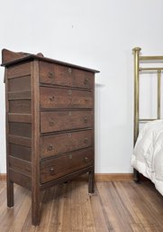 Antique Tiger Oak Chest Of Drawers With Inset Side Panels And Original Brass Hardware And Keyholes