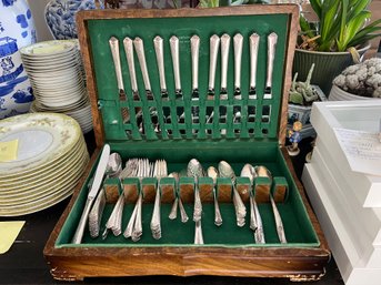 Holmes & Edwards Inlaid 'Garden' Silver Plate Flatware Service For Twelve In Case