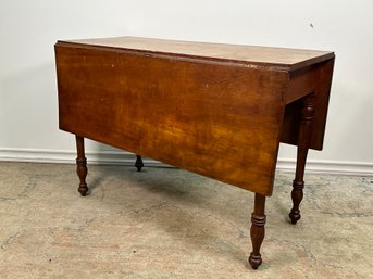 Antique Sheraton Period 1820s  Drop Leaf Table