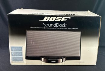 BOSE SoundDock Digital Music System. Complete With Remote, Power Cord, Attachments & Box.
