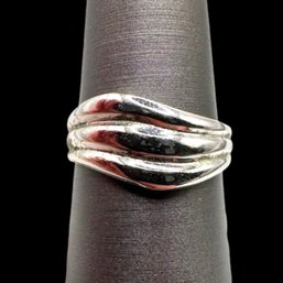 (B108) Sterling Silver Ribbed Ring, Size 6.75
