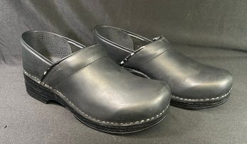 Dansko Professional Black Leather Clogs Size 42 Used.