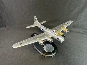 Franklin Mint Diecast 1:96 Scale Model Of A Boeing B-17G Flying Fortress Aircraft.