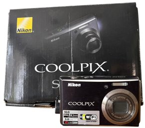 NIKON S610 Coolpix Digital Camera