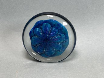 Vintage Signed Robert Eickholt Art Glass Paperweight Sand Dollar