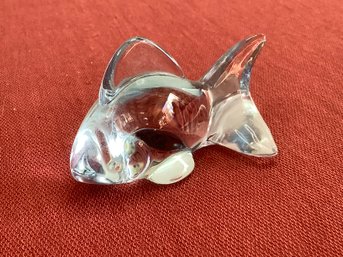 Oneida Ltd Collection Light Blue Crystal Fish Paperweight