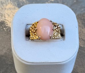 18K Yellow Gold Ring With Pink Coral