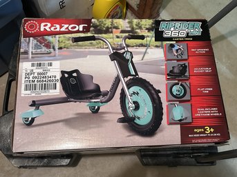 New In Box RAZOR RIPRIDER 360 MINI Caster Trike In Teal- $130 In Stores