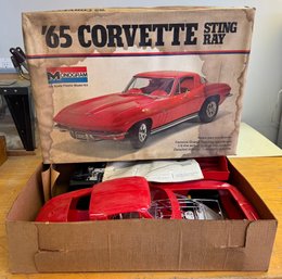 65 Corvette Stingray 1/8 Scale Plastic Model Kit