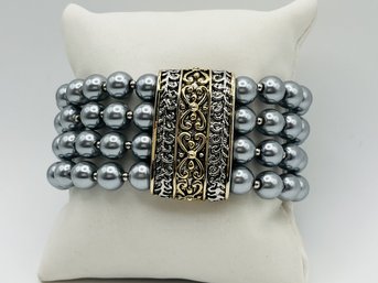 Luxurious Faux Pearl Bracelet