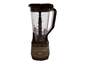 Barely Used Ninja 8 Cup Capacity Blender