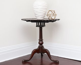 Georgian Style Mahogany Tripod Table Early Mid 20th Century
