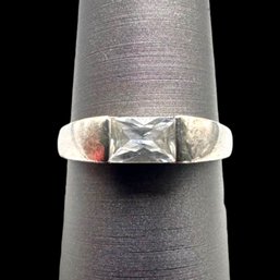 (B157) Sterling Silver Clear Stone Ring, Size 8