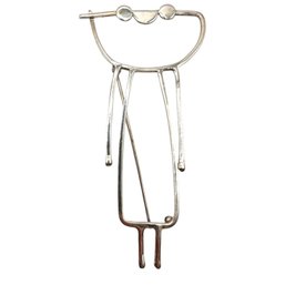 (B190) Sterling Silver Figurine Brooch