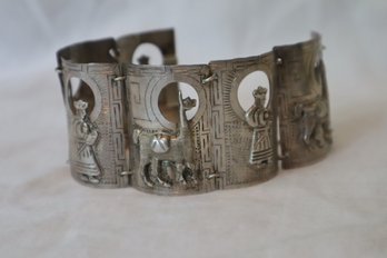 Sterling Link Bracelet With Alpacas And Safety Chain Approx. 6.5 - 7'