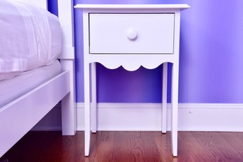 Maine Cottage Nellie End Table With Scalloped Edge (RETAIL $710)